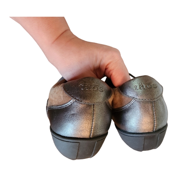 Taos Steady Lace Up Walking Sneaker Suede and Metallic Leather Size 7 - Picture 6 of 9